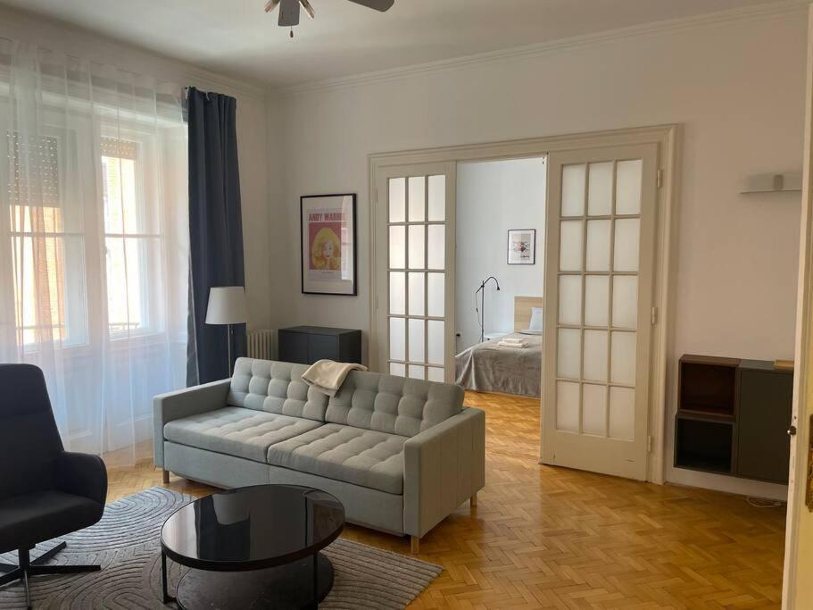 Appartement 3 Bedroom By The Parliament *