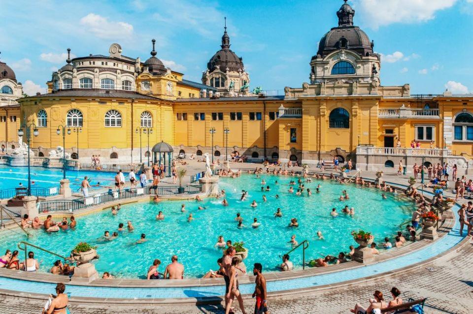 A & E Budapest