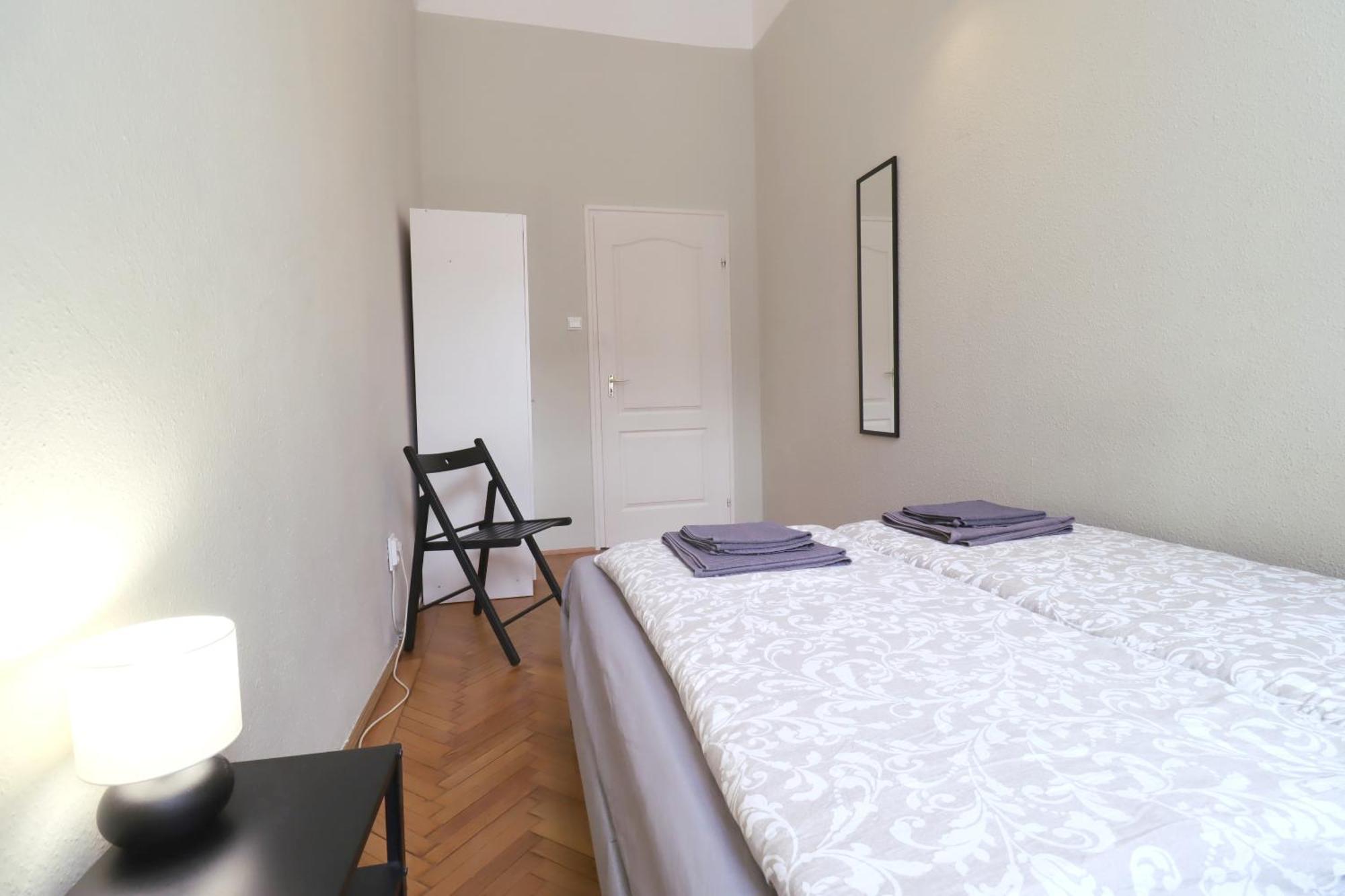 Joseph Boulevard - 3bdr, 2bath, 8ppl Budapest