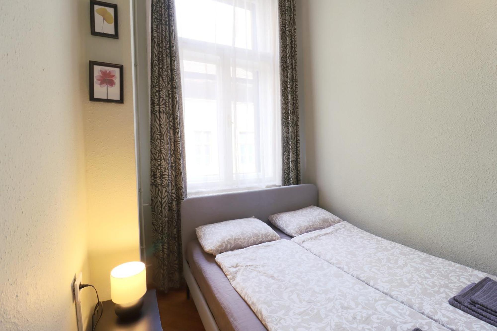 Joseph Boulevard - 3bdr, 2bath, 8ppl *
