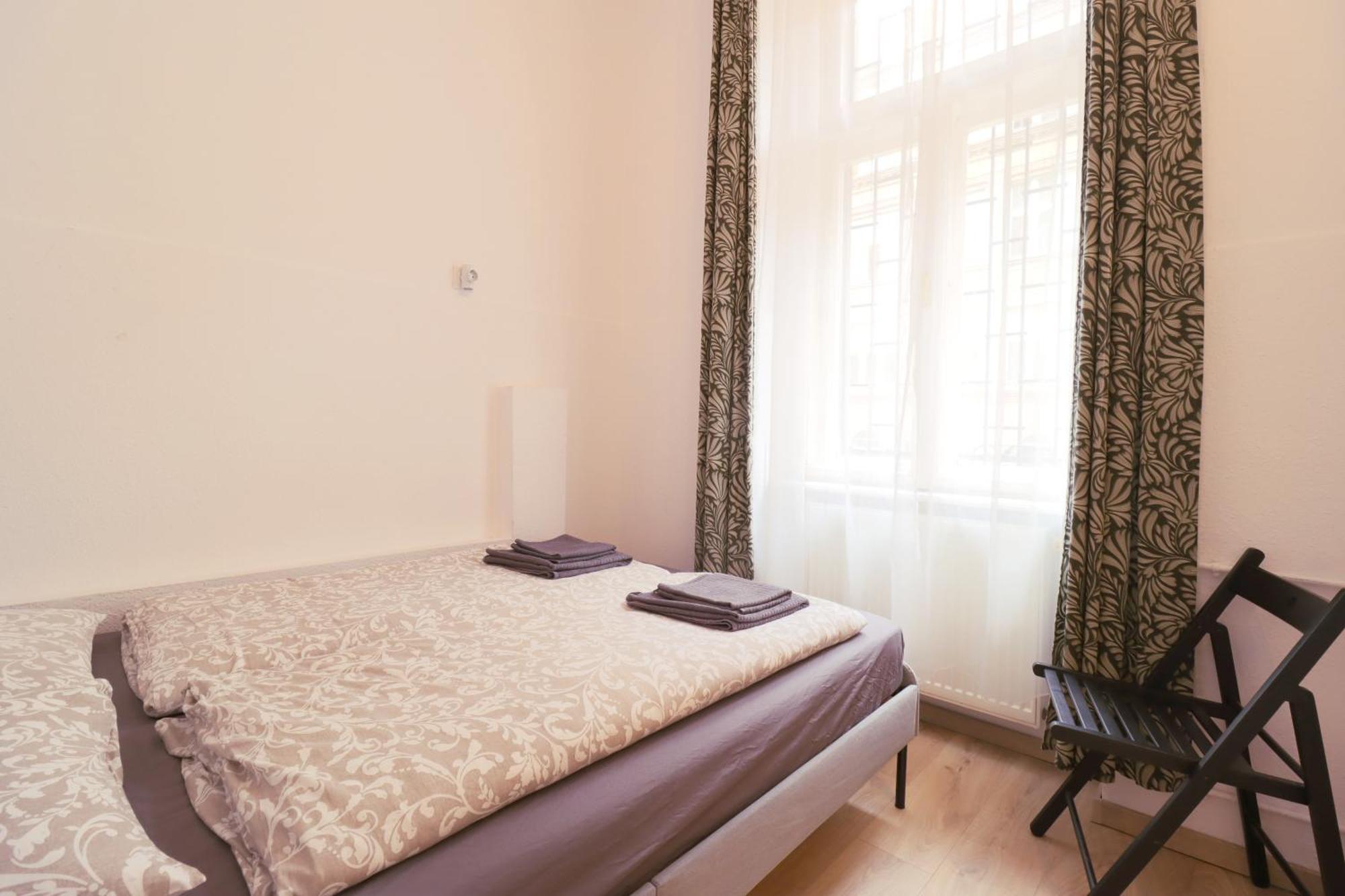 Joseph Boulevard - 3bdr, 2bath, 8ppl Budapest