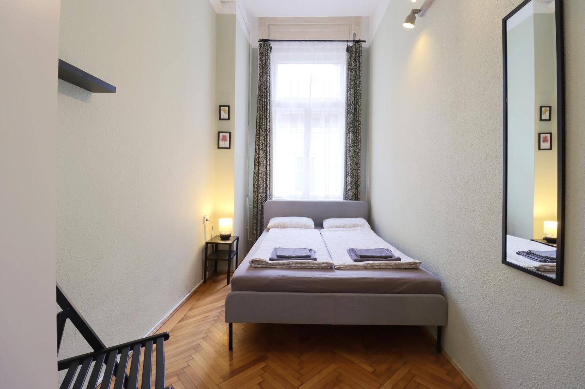 Joseph Boulevard - 3bdr, 2bath, 8ppl Budapest