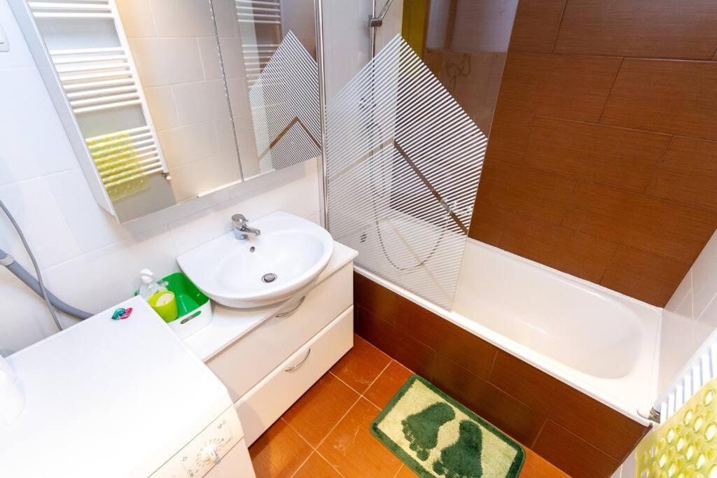 Galerie Grandeur With 2br By Newave Lejlighed Budapest