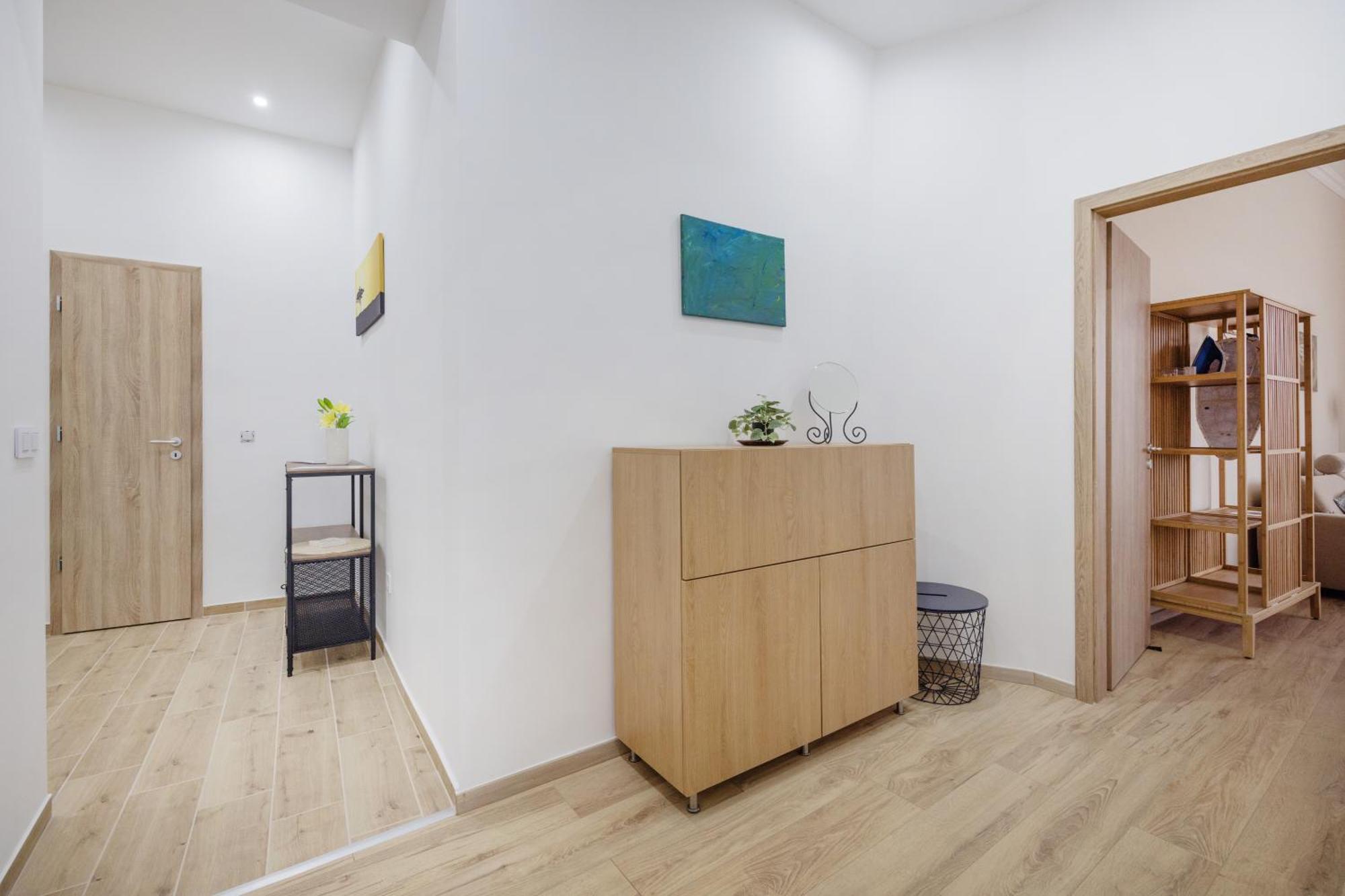 Spacious With 2 Bedrooms In Buda 2a Apartament *