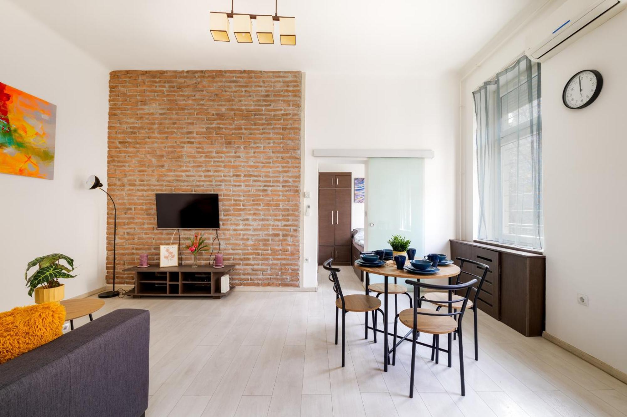 Gozsdu-1 Bedroom