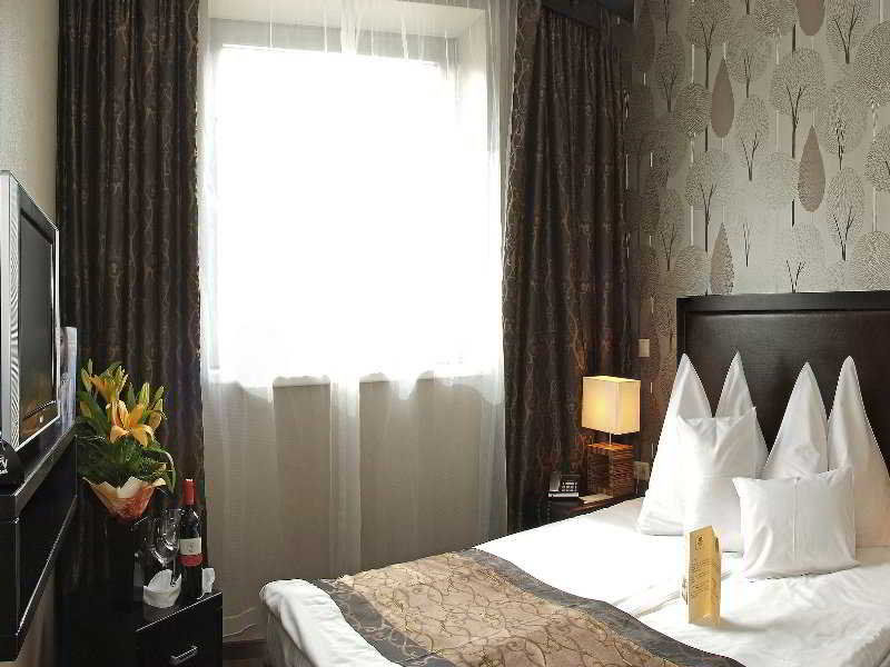 Charm - Formerly Boutique Hotel