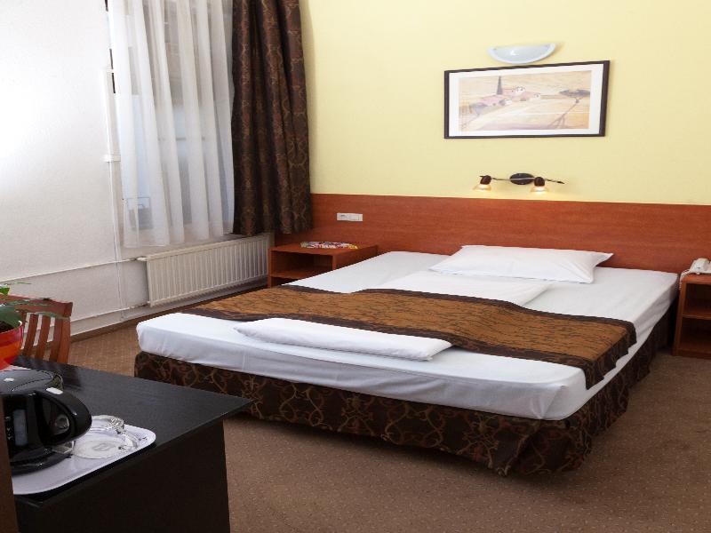 Equity Point Hostal *