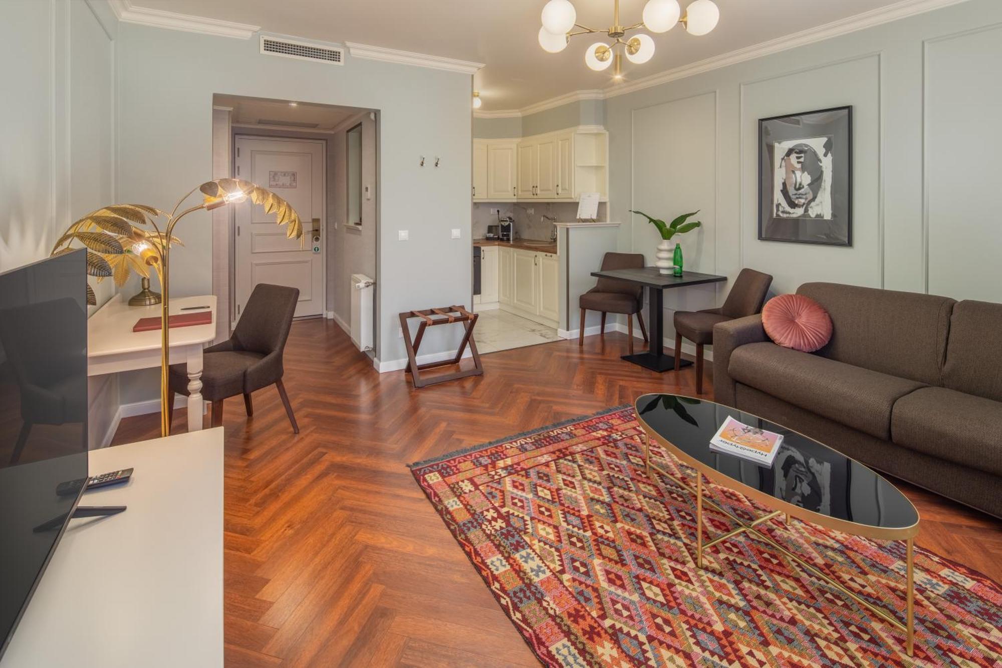 Queen's Court & Hotell Budapest