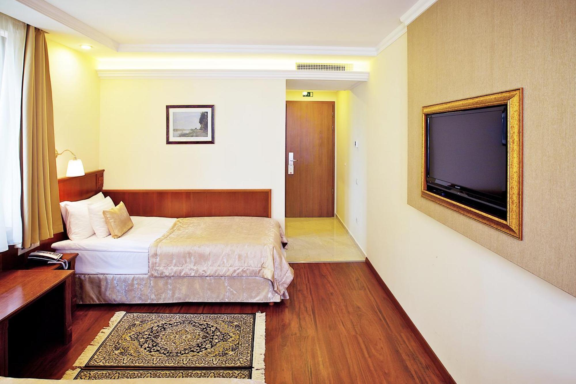Gold Hotel