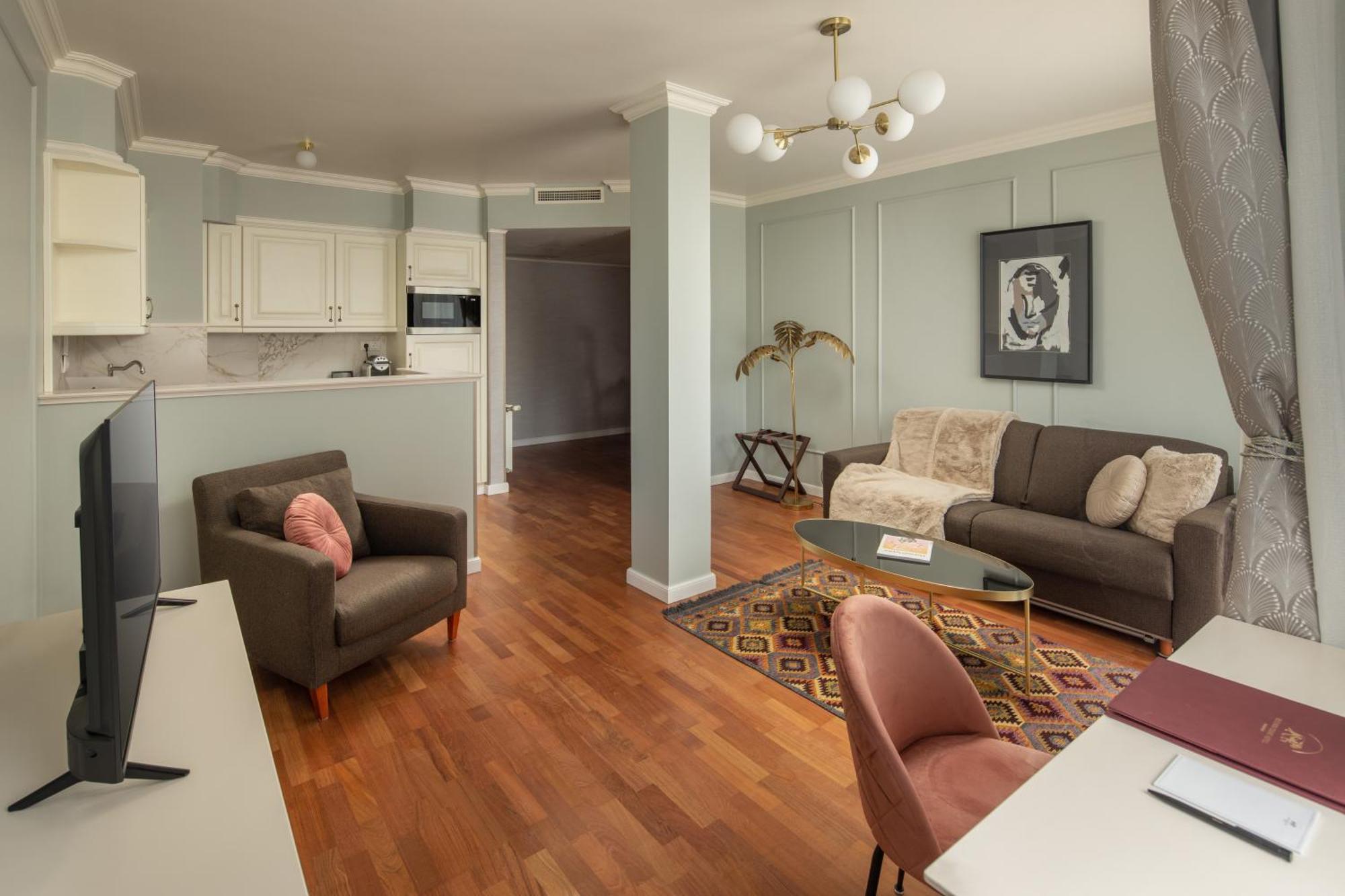 Queen's Court & Hotell
