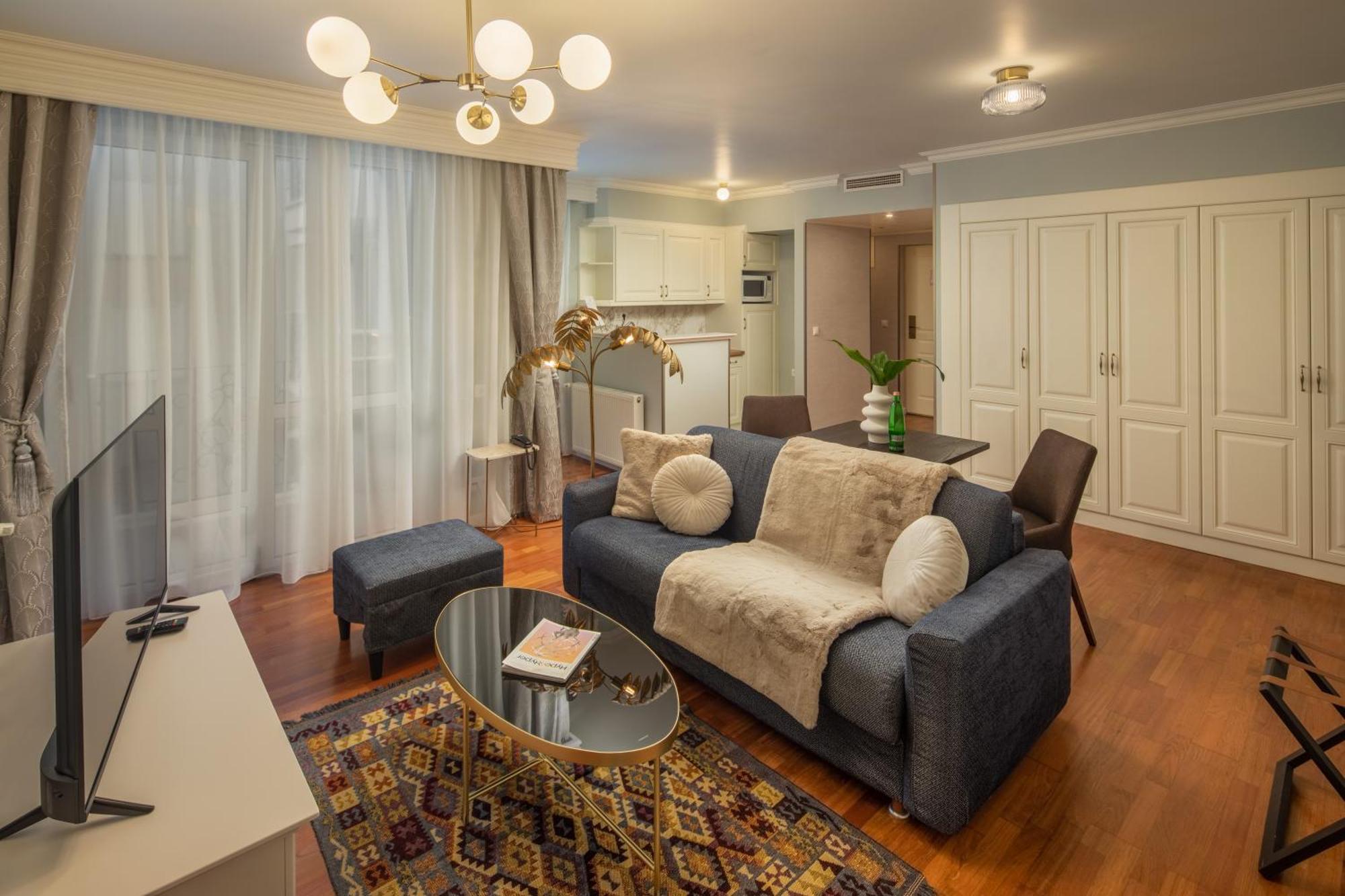 Queen's Court & Hotell Budapest