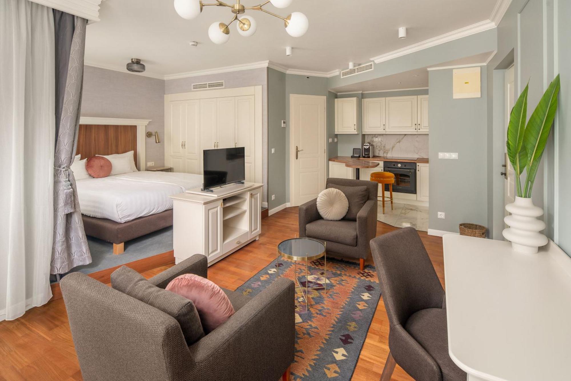 Queen's Court & Hotell