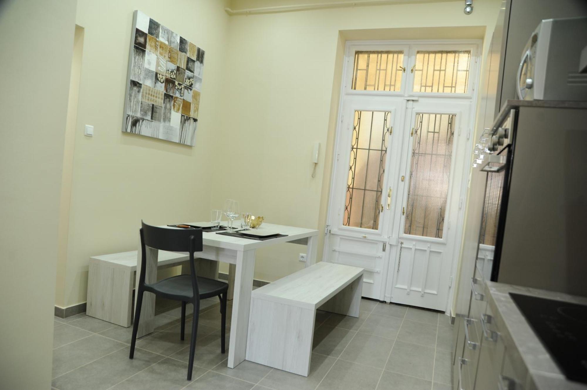 Budapesteasyflat Oktogon Lux Apartamento Budapest