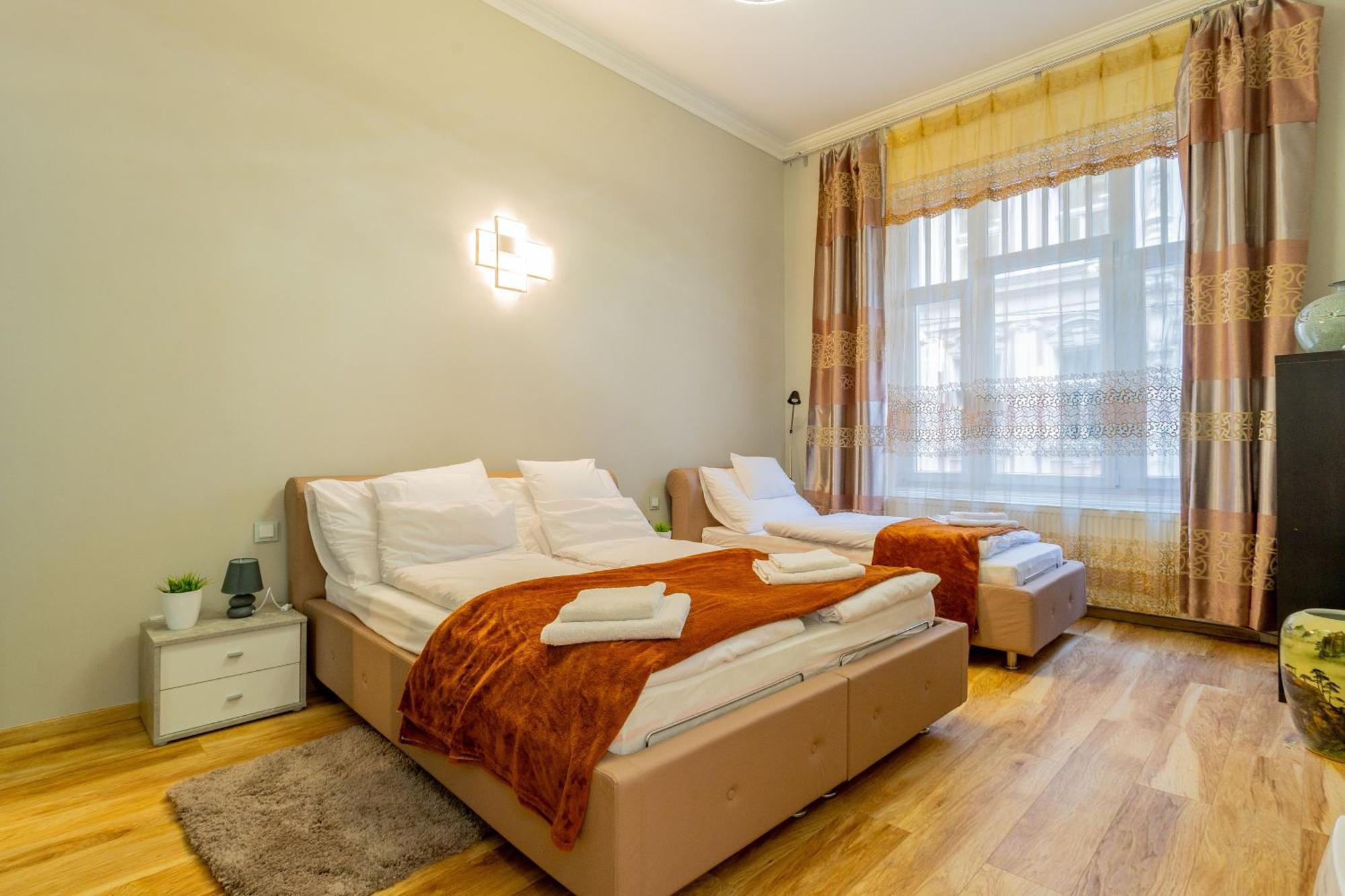 Efad Lux 2 *