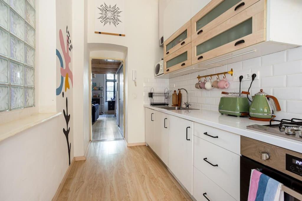 Bohemian Corner In Center *