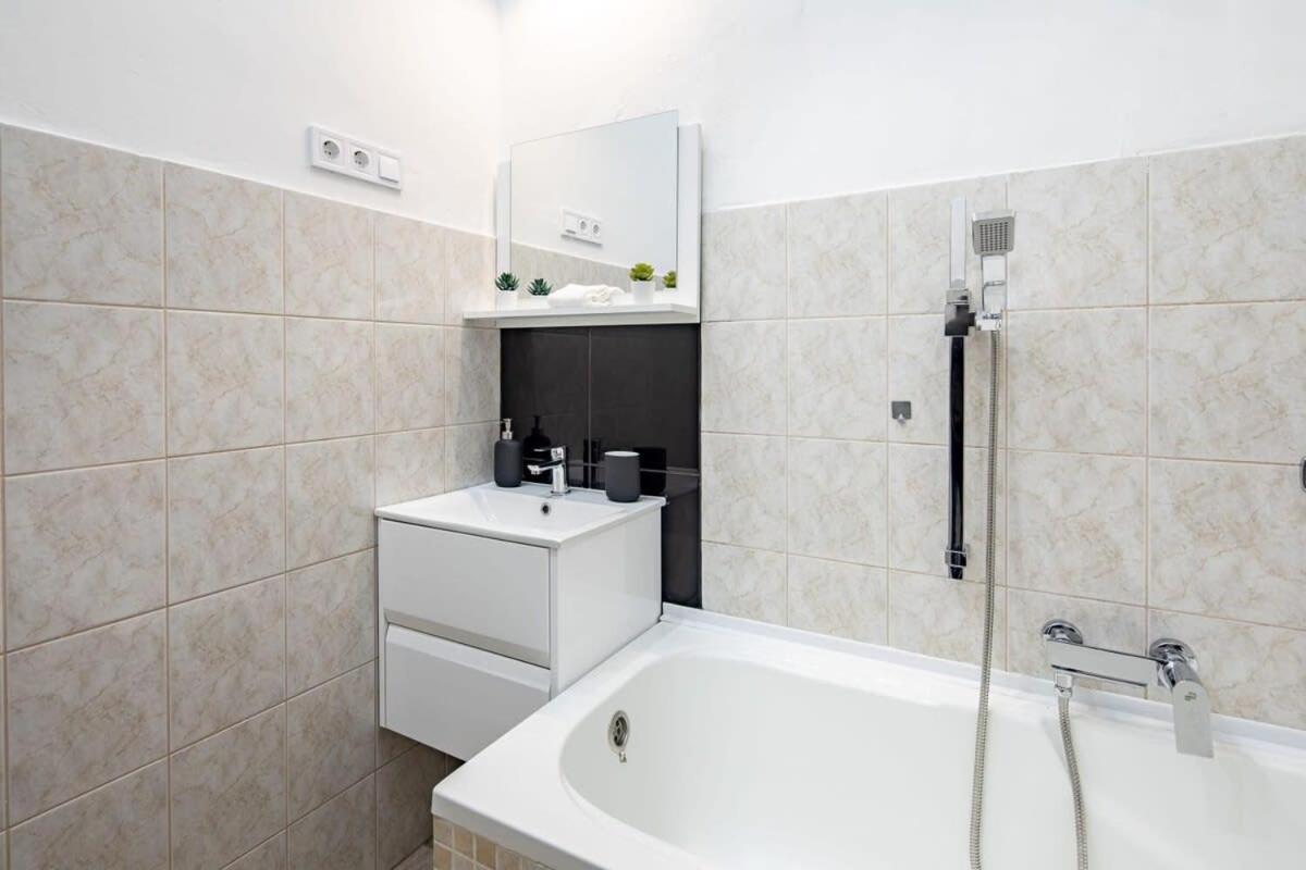 Comfy Easy Parking Apartment Budapest