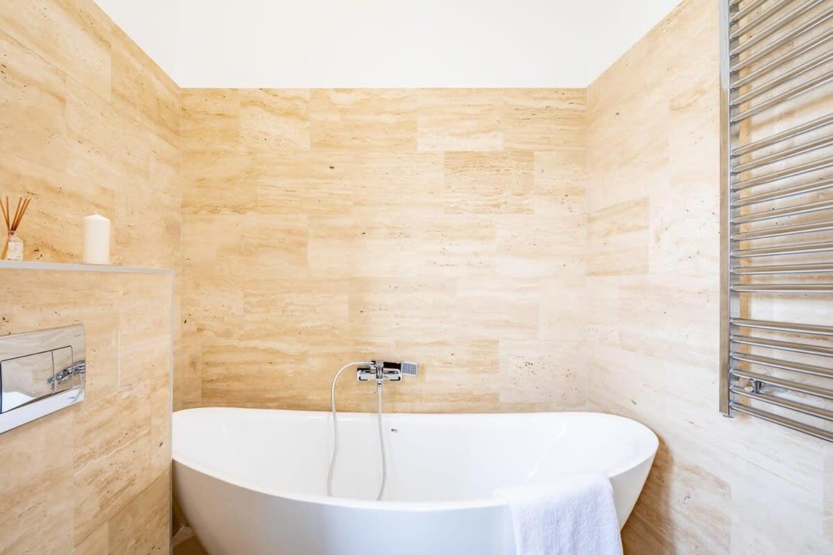 Splendid Perfectly Located Flat With Sauna *
