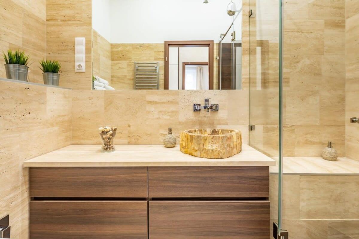 Splendid Perfectly Located Flat With Sauna *
