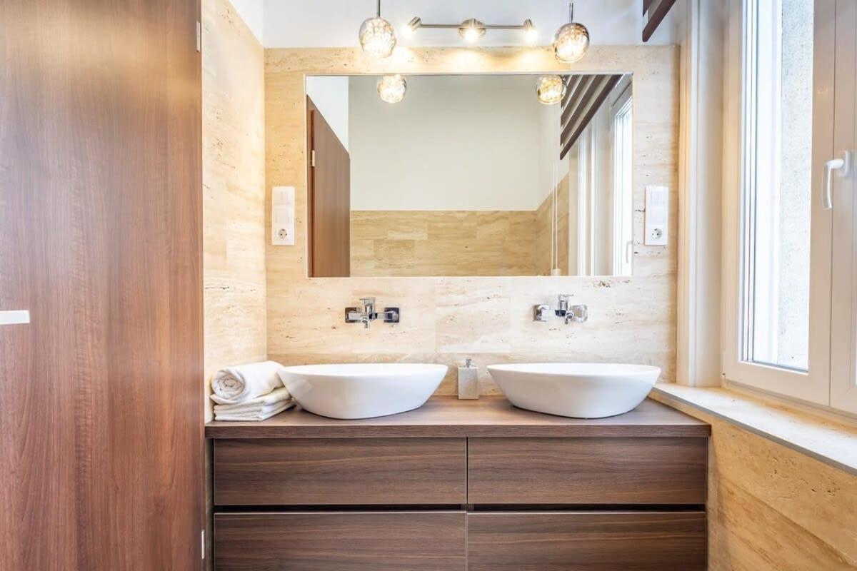 Splendid Perfectly Located Flat With Sauna