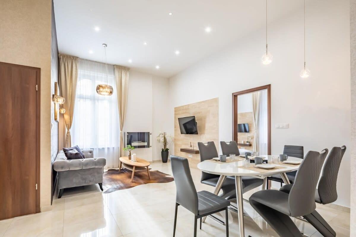 Splendid Perfectly Located Flat With Sauna Appartamento Budapest