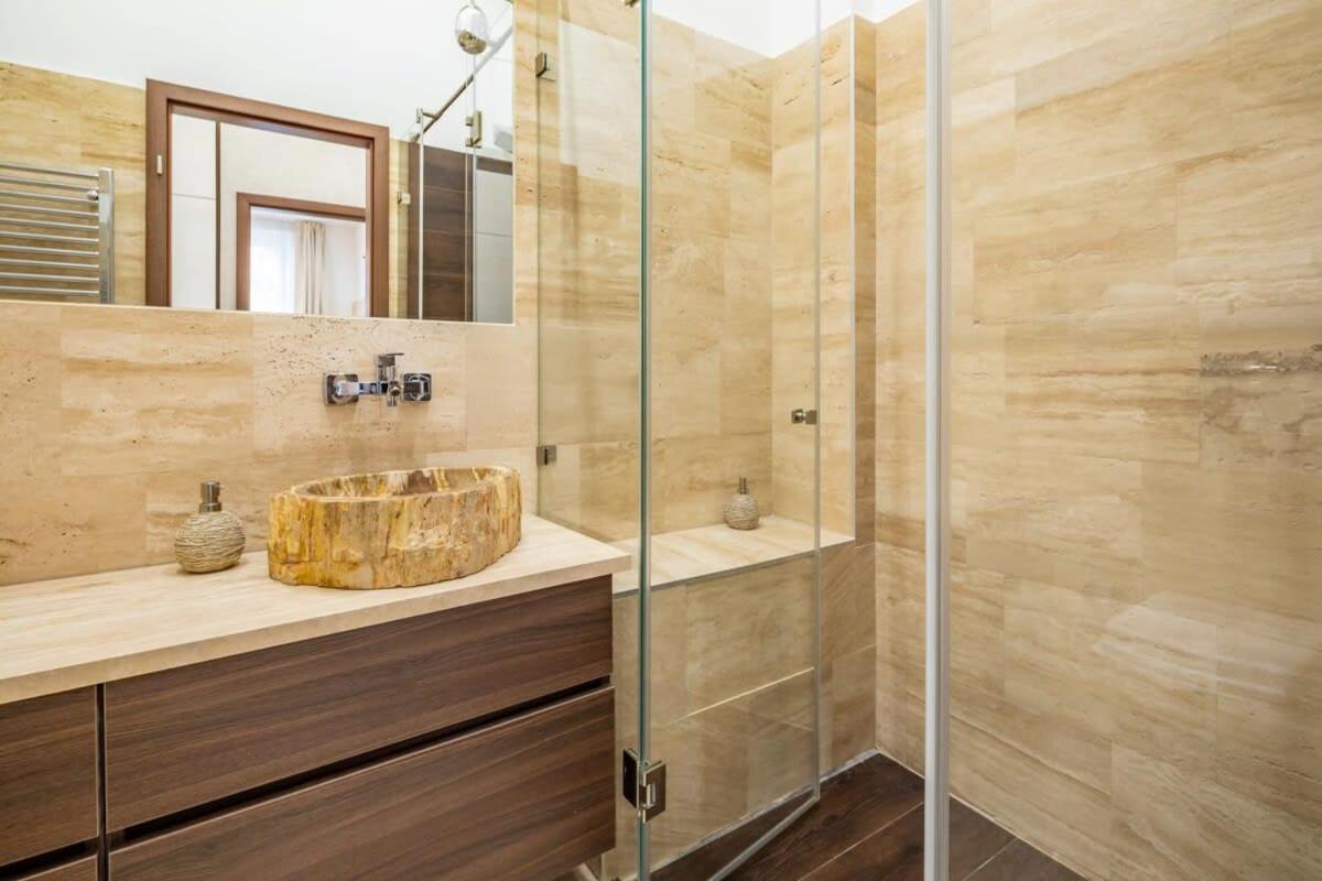 Splendid Perfectly Located Flat With Sauna