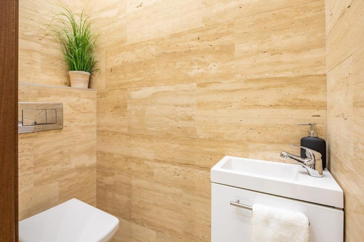 Splendid Perfectly Located Flat With Sauna Budapest