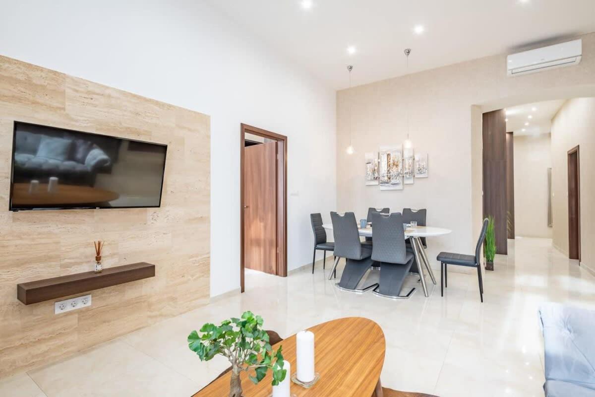 Splendid Perfectly Located Flat With Sauna Appartamento Budapest