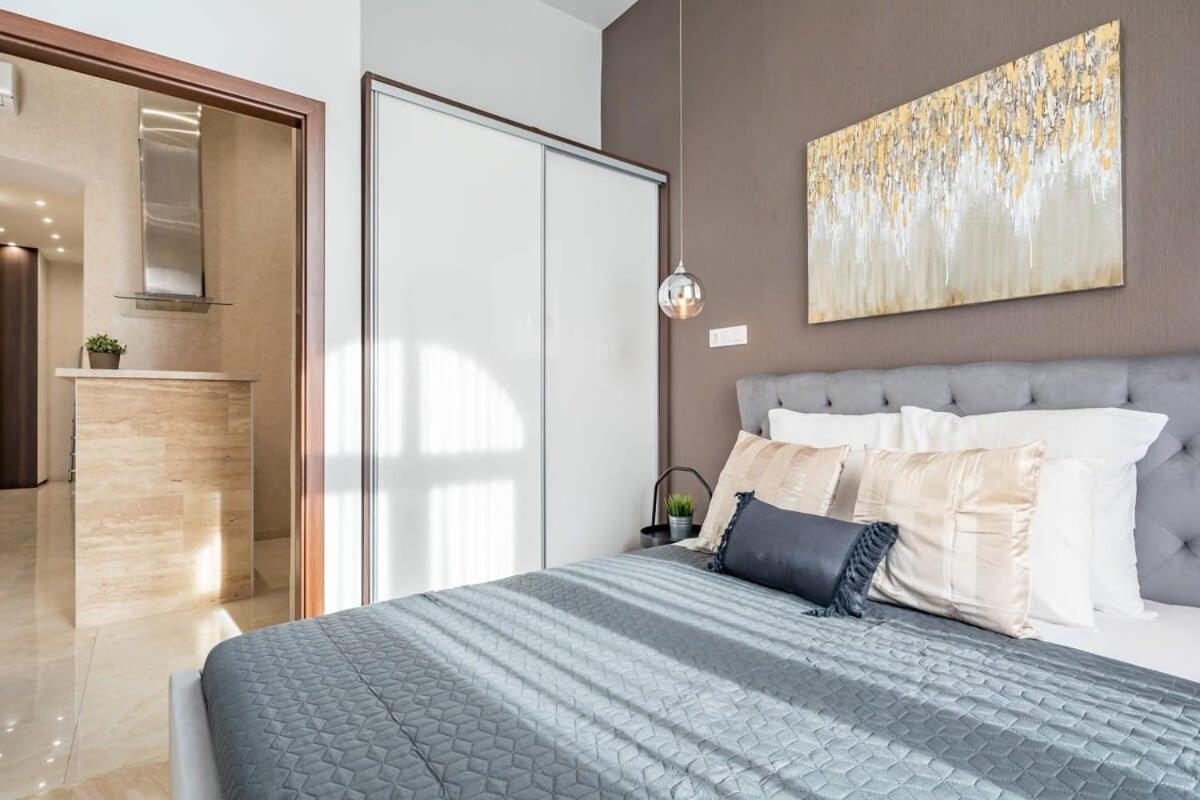 Splendid Perfectly Located Flat With Sauna