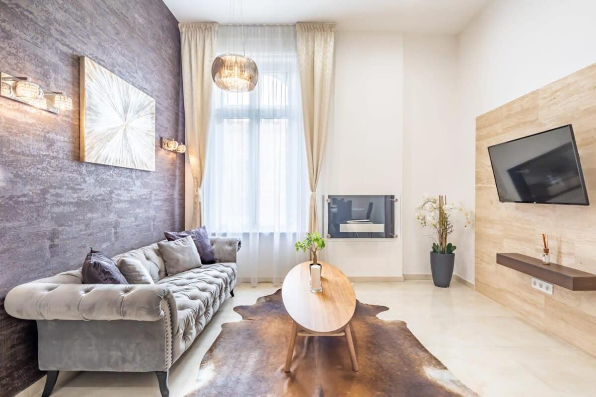 Splendid Perfectly Located Flat With Sauna