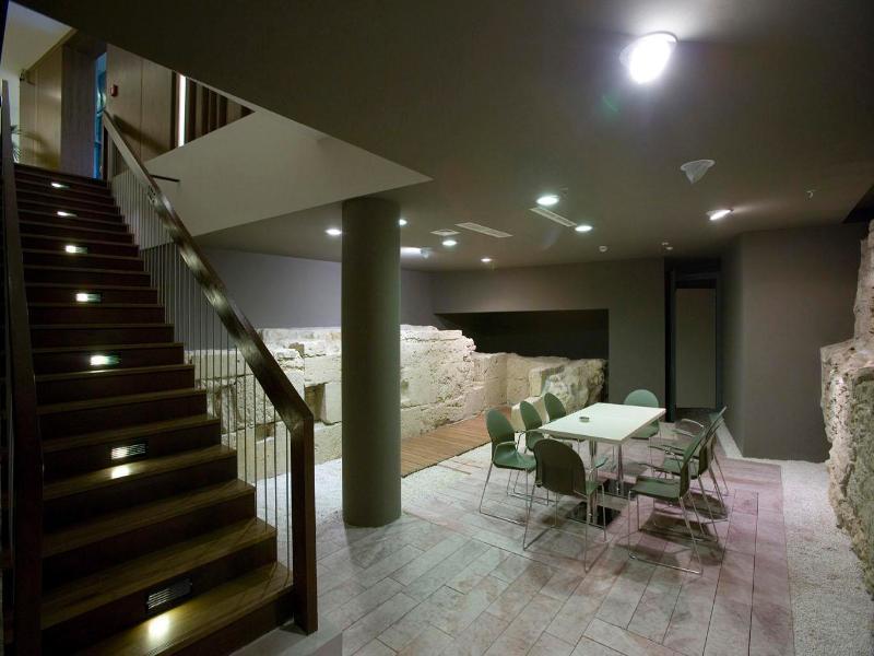 Lanchid 19 Design Hotel 4*