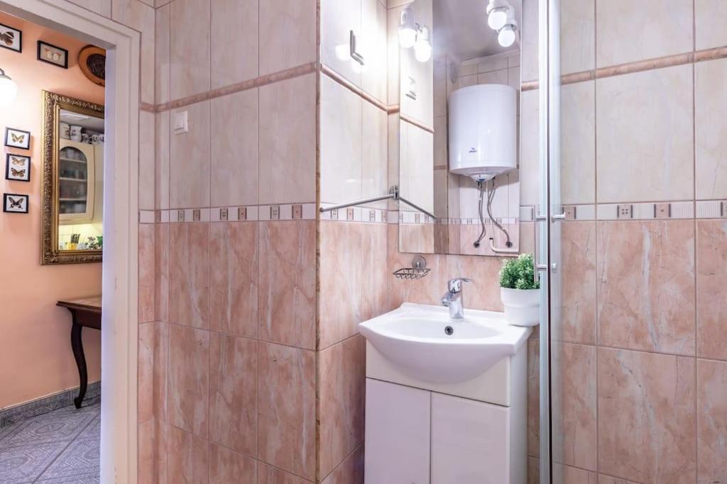 Jozsef-corvin Apartment