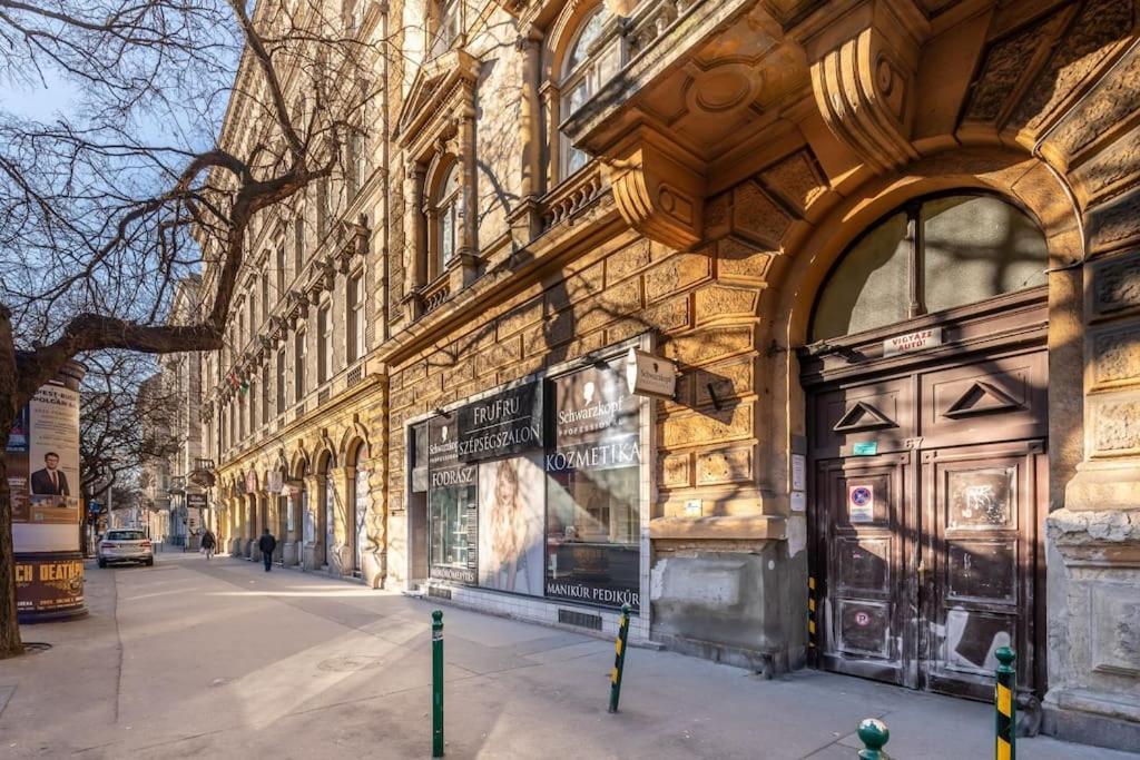 Jozsef-corvin Apartment