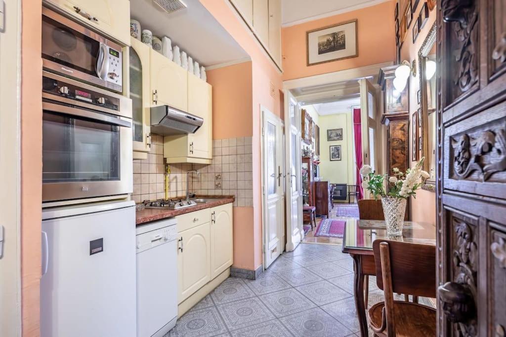 Jozsef-corvin Apartment *