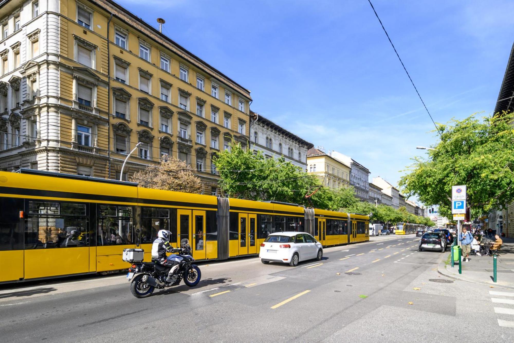 Marone Circles Comfortable For 4 With Parking Appartamento