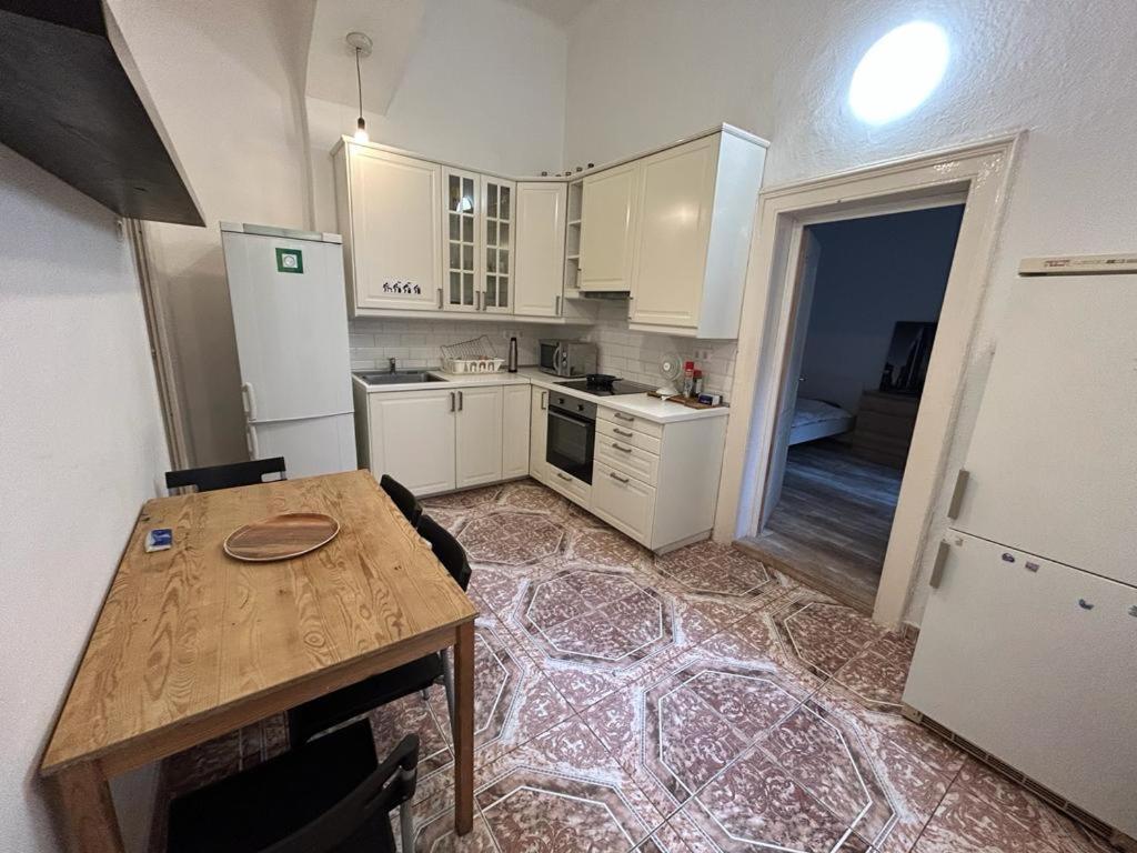 The 5-bedroom Downtown Apartment *