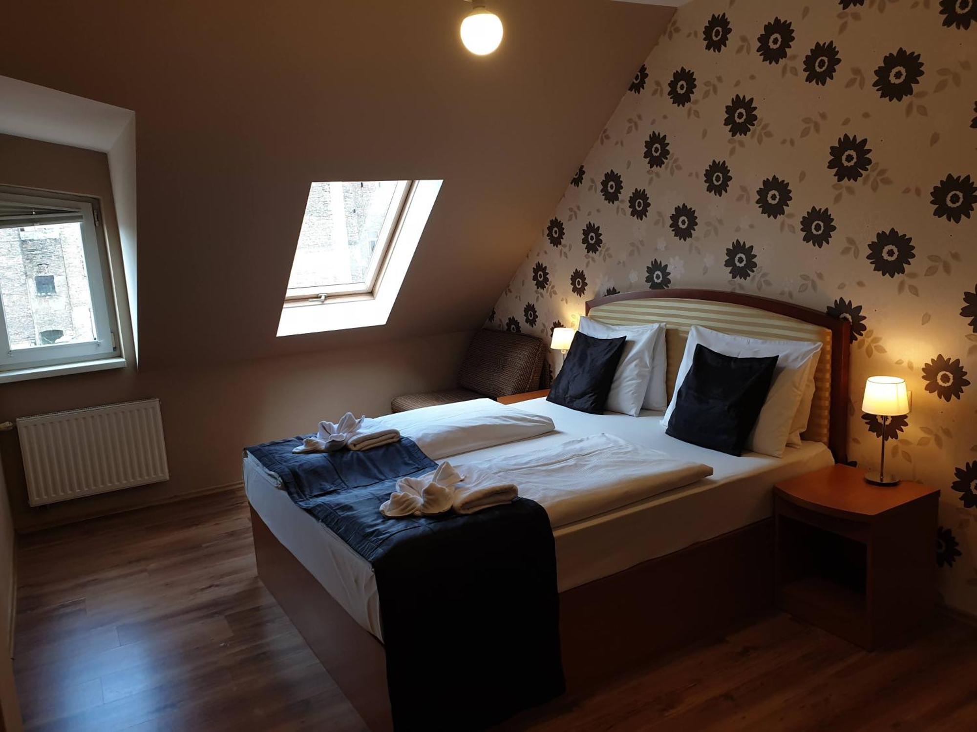 Six Hotel