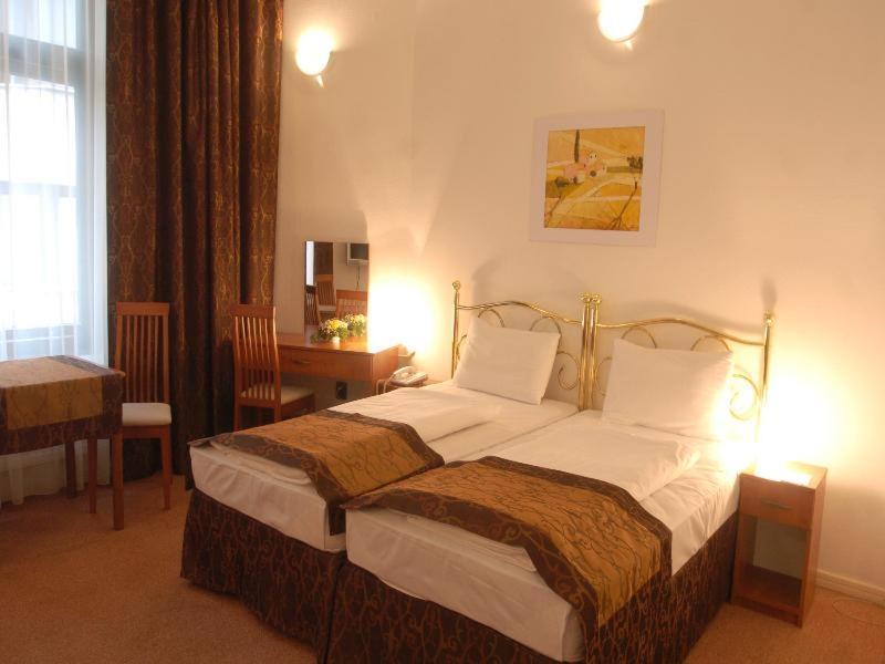 Hostal Equity Point