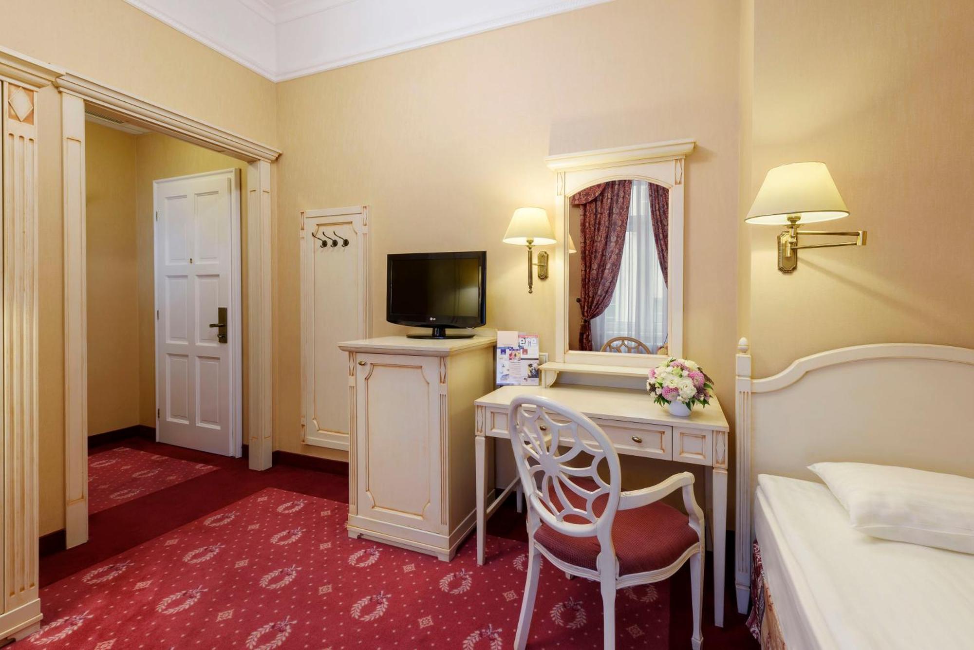 Danubius Astoria City Center Hotell 4*