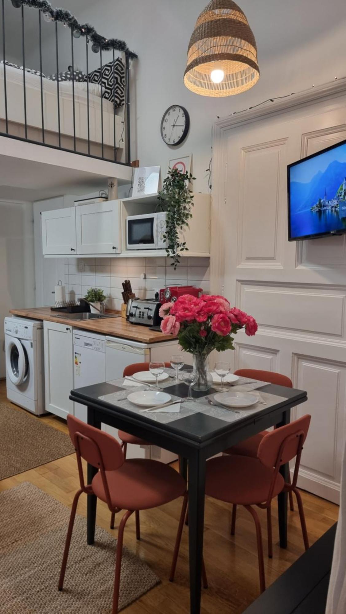 Bercsenyi - Close To The Gellert Thermal Bath Apartment *
