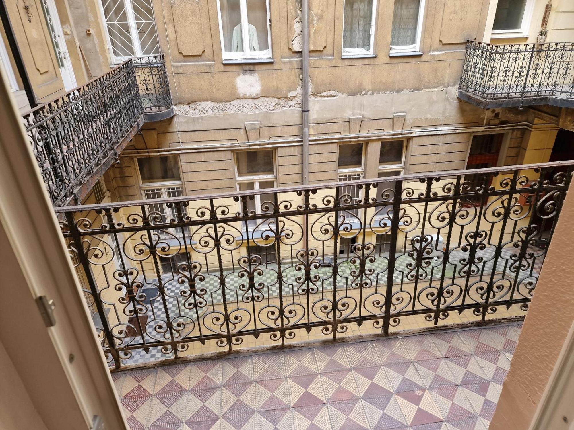 Bercsenyi - Close To The Gellert Thermal Bath *