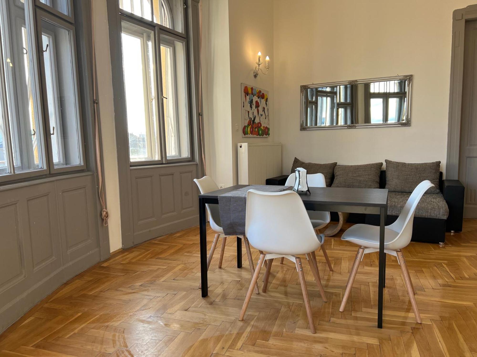 F14 Apartment *