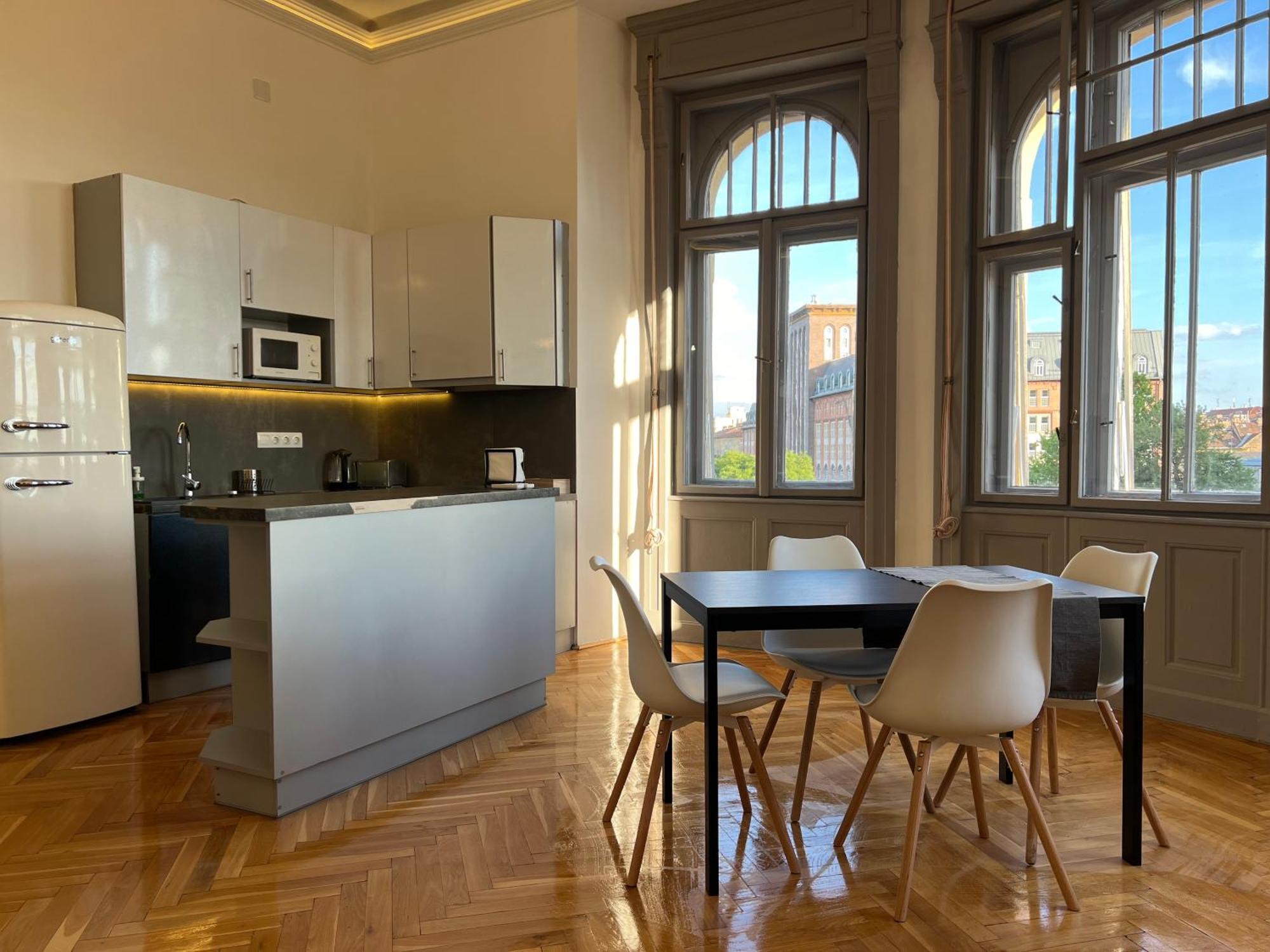 F14 Apartment *