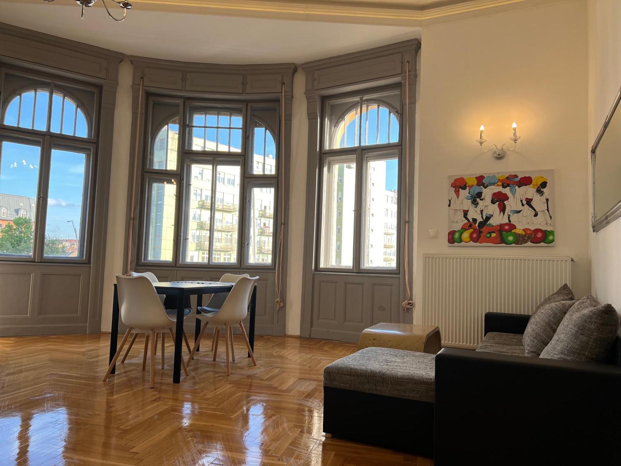 F14 Apartment