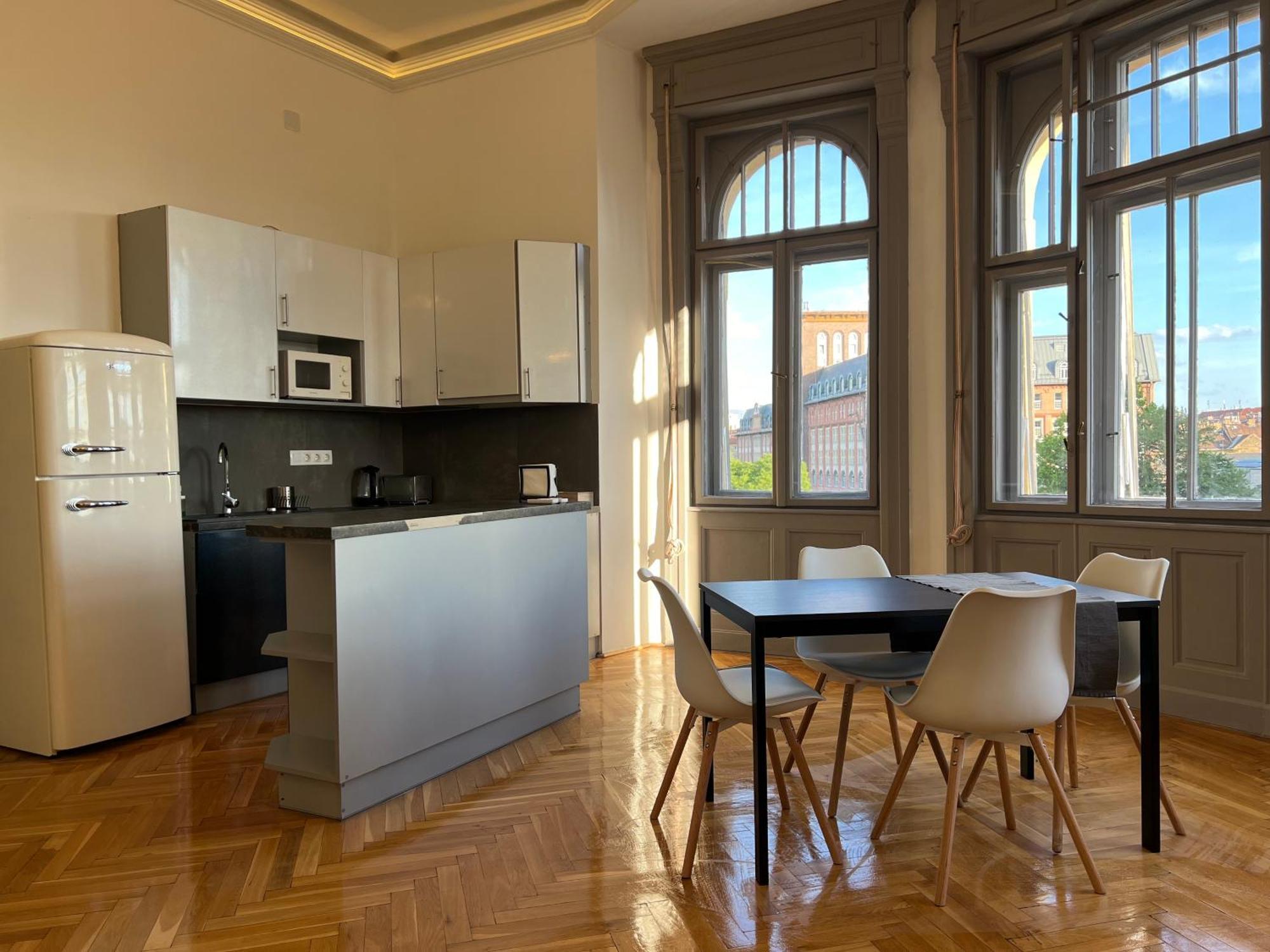 Apartment F14