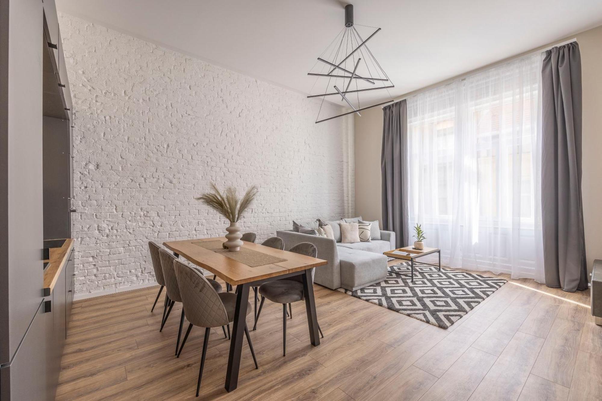 Exclusive Stylish By Prestige Homes Next To The Oktogon