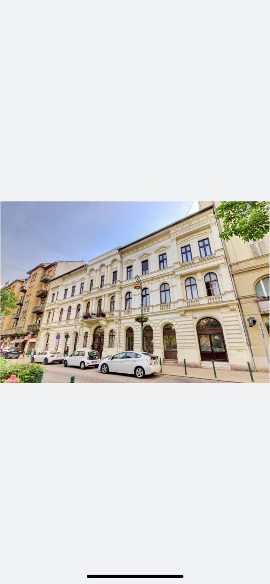 Downtown 5 Bedrooms 4 Bathrooms Raday Stretches Lägenhet *