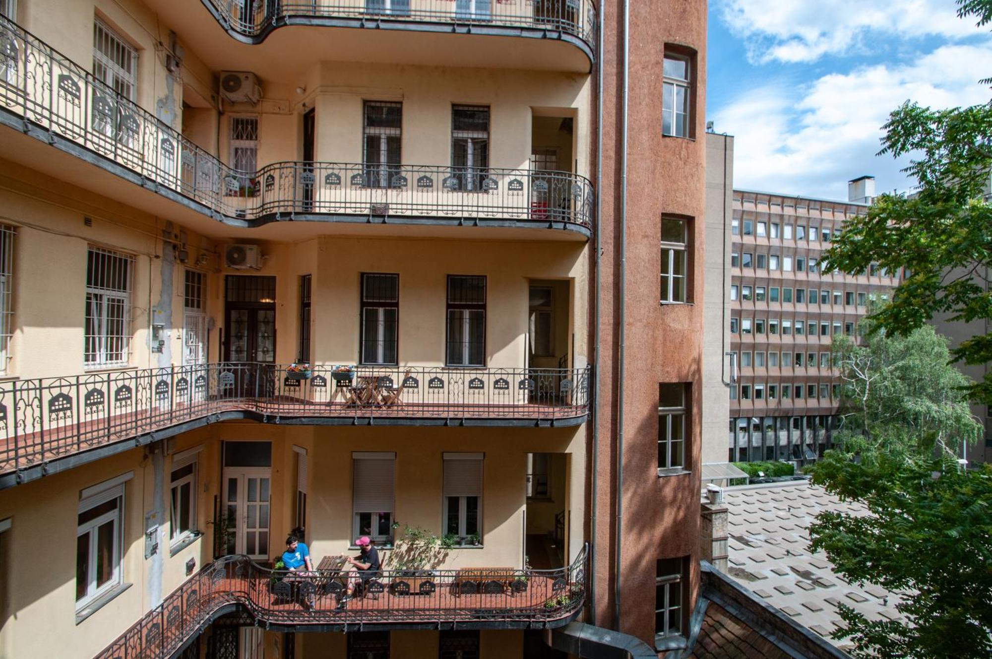 Spacious Family Along River Side, In The Heart Of Buda * Budapeszt
