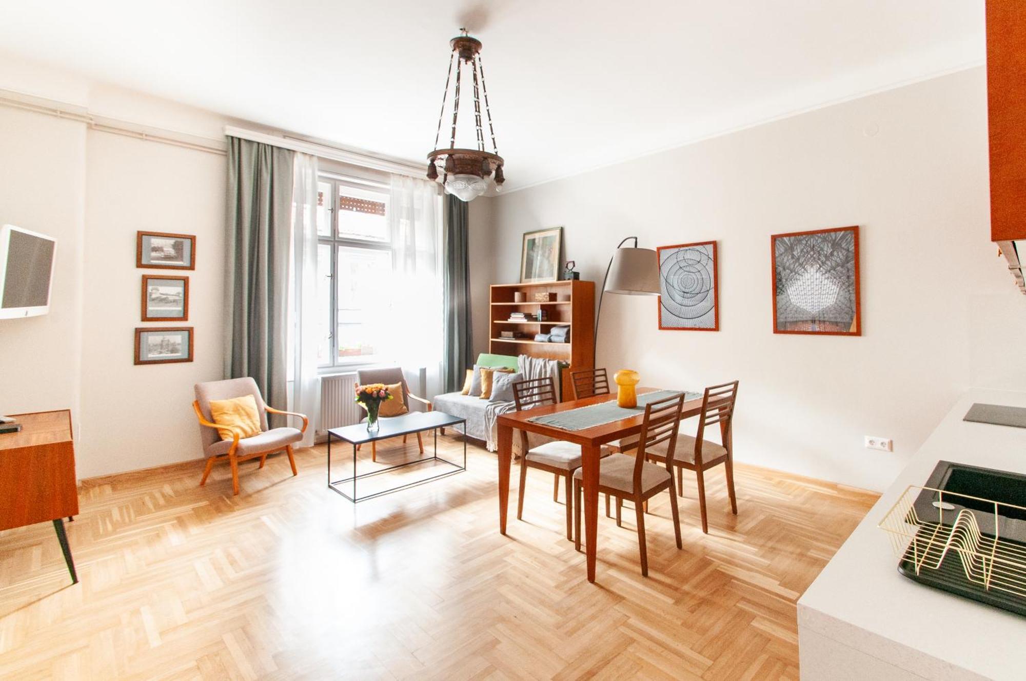Spacious Family Along River Side, In The Heart Of Buda Lejlighed