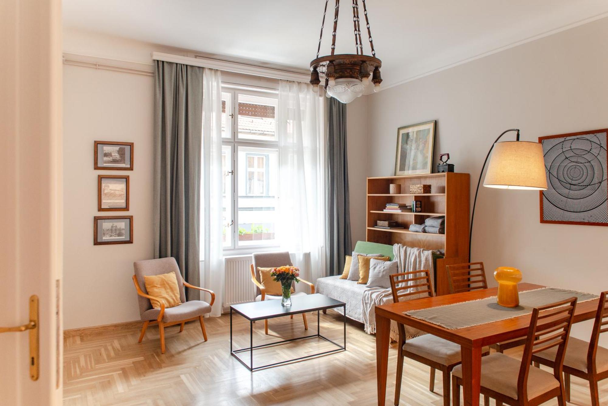 Spacious Family Along River Side, In The Heart Of Buda
