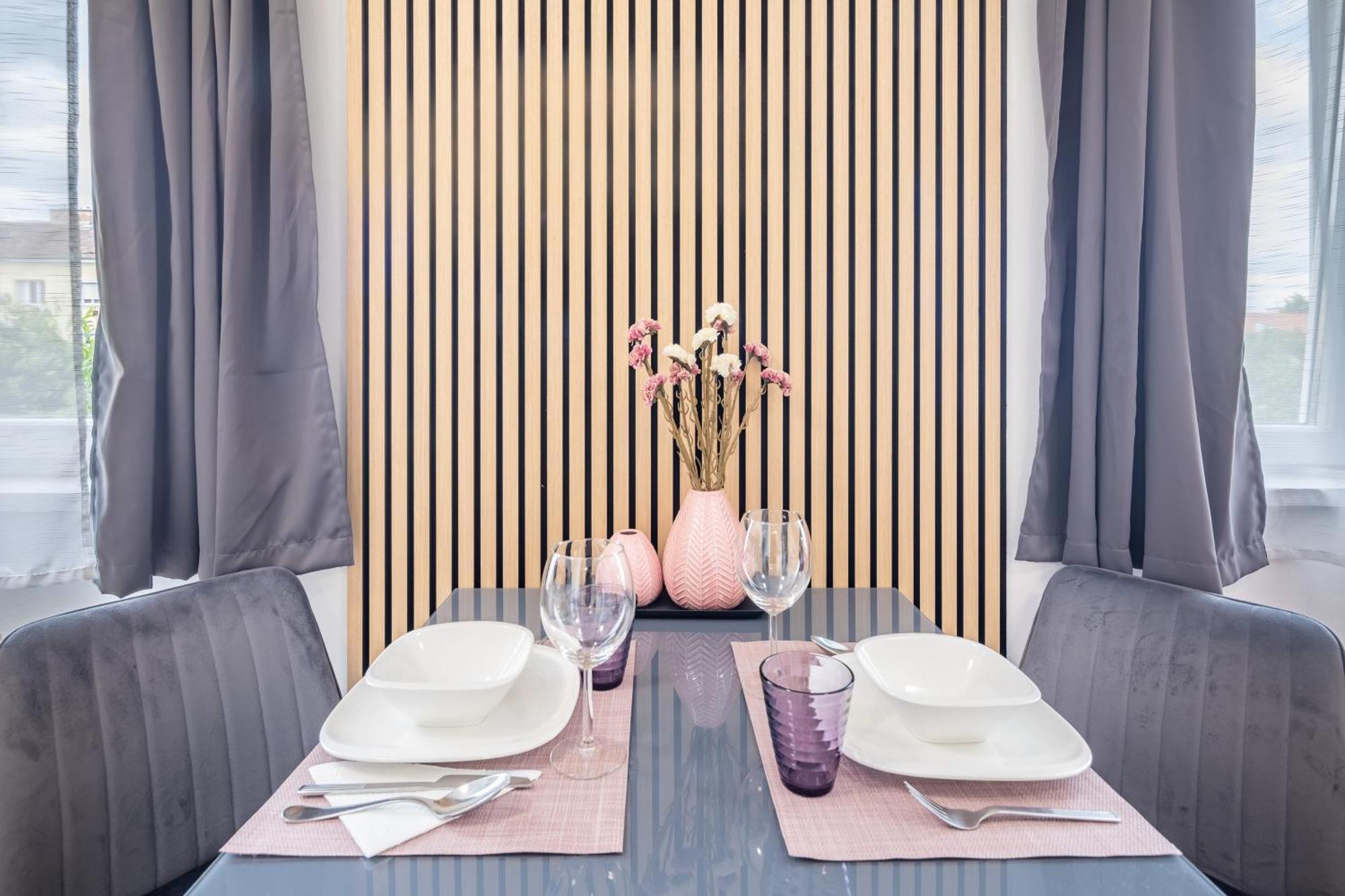 Apartamento Cozy At Residential Area - Free Street Parking *